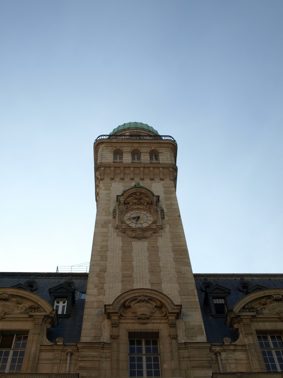 Clock ont he Observatory